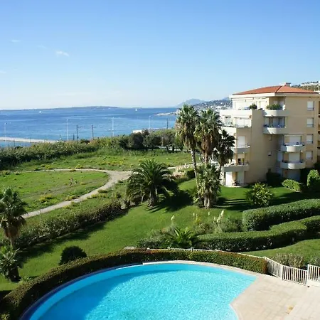 Moresby * Antibes